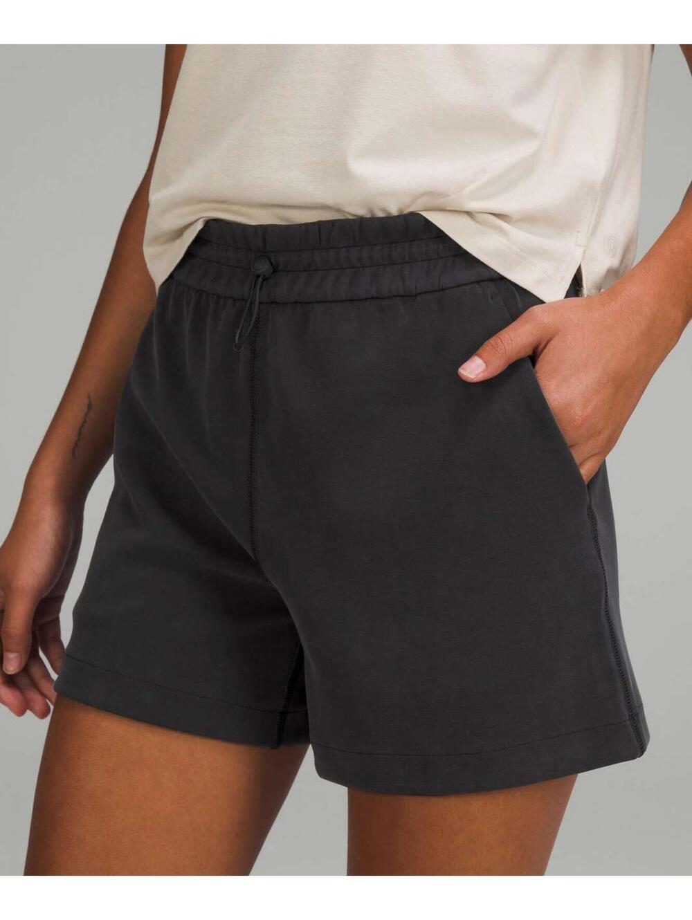 Lululemon Softstreme High-Rise Short 4" Black Sz 6 Activewear Athleisure Sporty